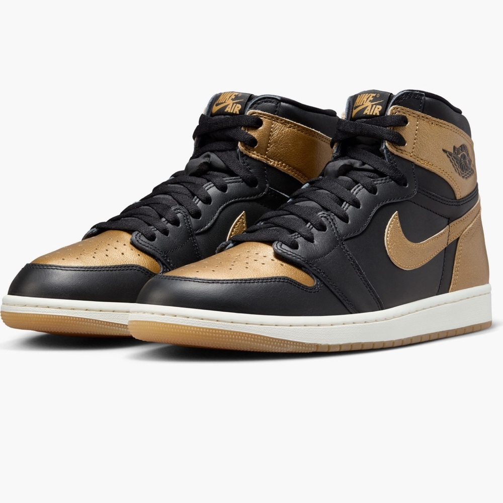 Air Jordan 1 Retro High Top. Youth size 7. Black and Gold.